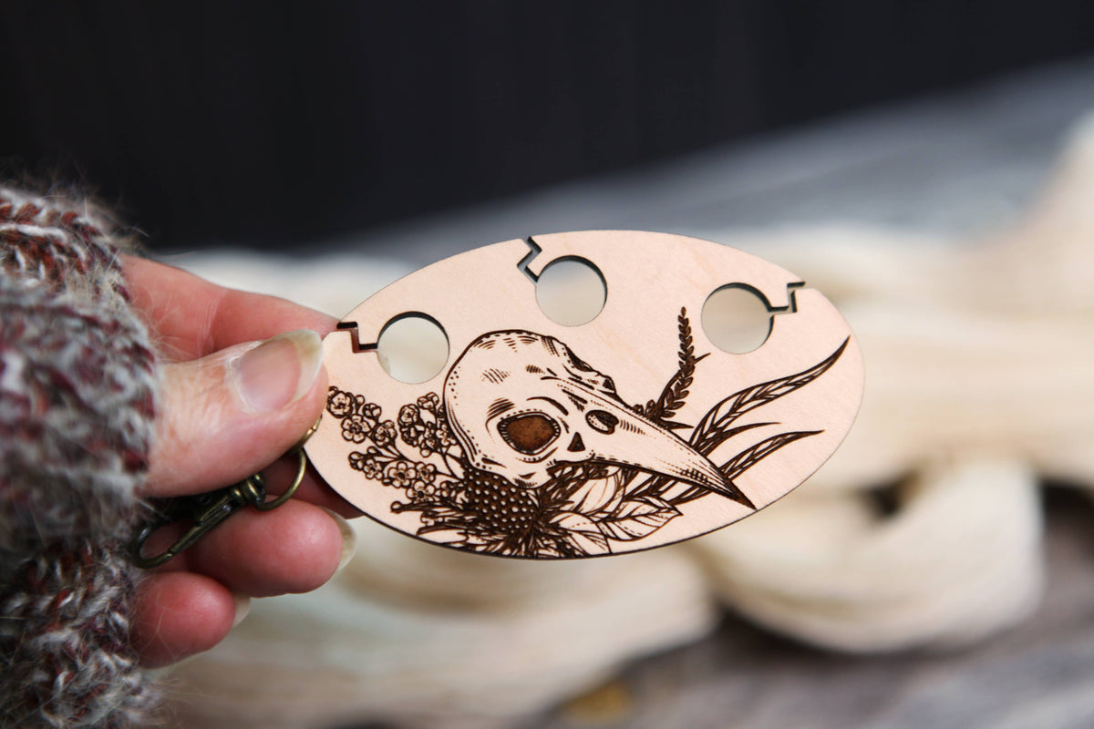Raven Skull Yarn Separator