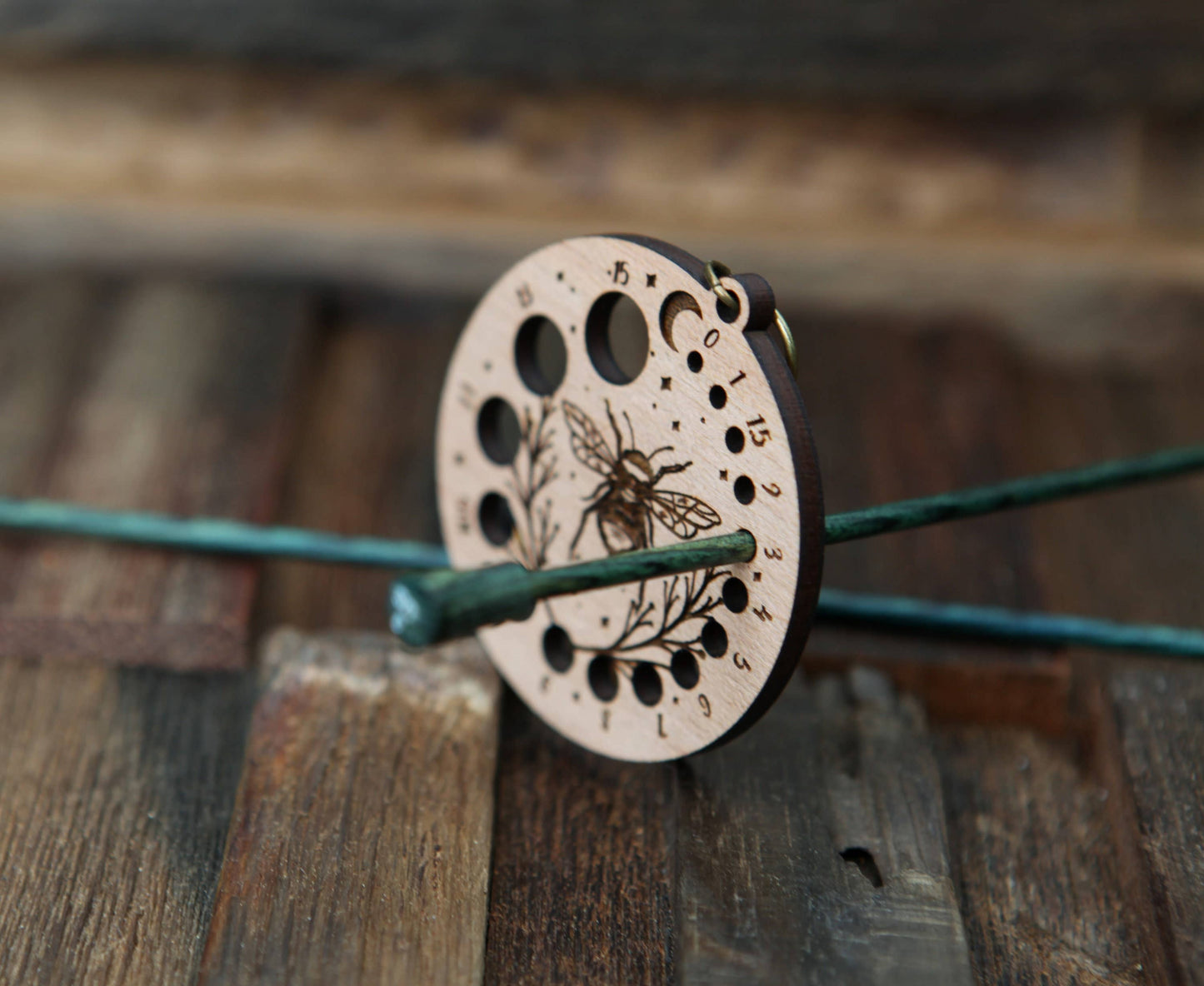 Bee & Moon Knitting Needle Gauge