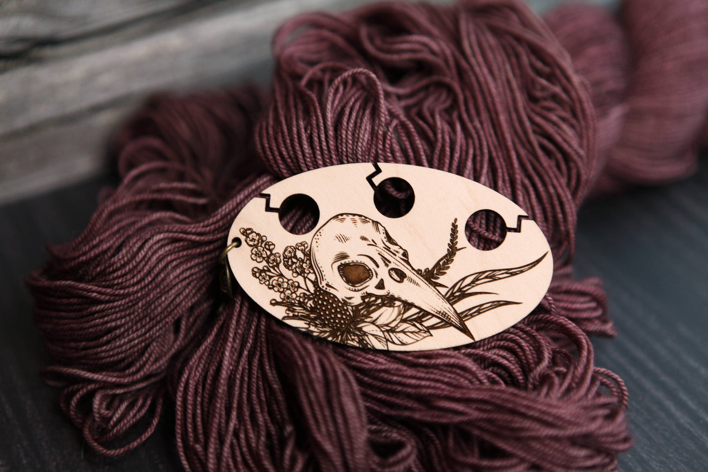 Raven Skull Yarn Separator