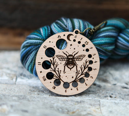 Bee & Moon Knitting Needle Gauge