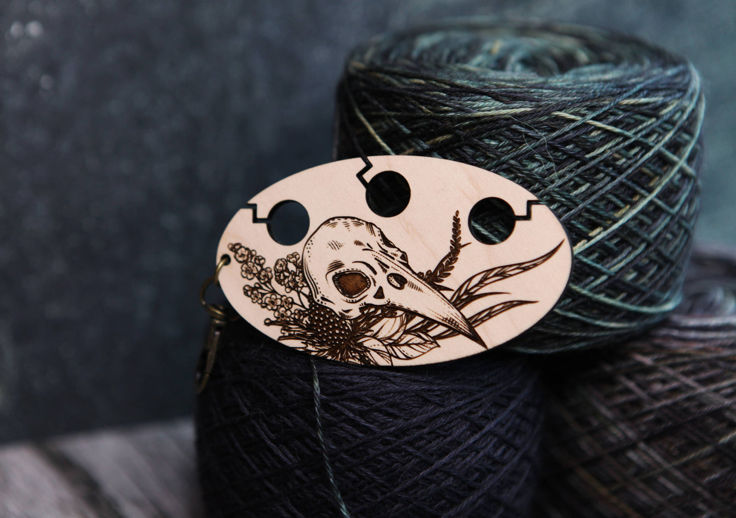 Raven Skull Yarn Separator