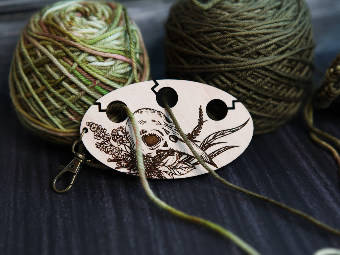 Raven Skull Yarn Separator