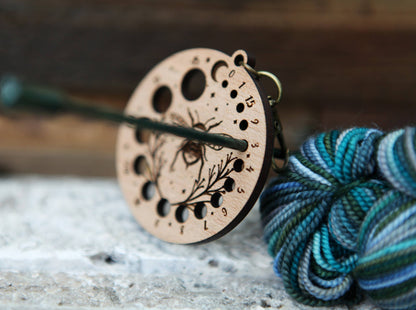 Bee & Moon Knitting Needle Gauge