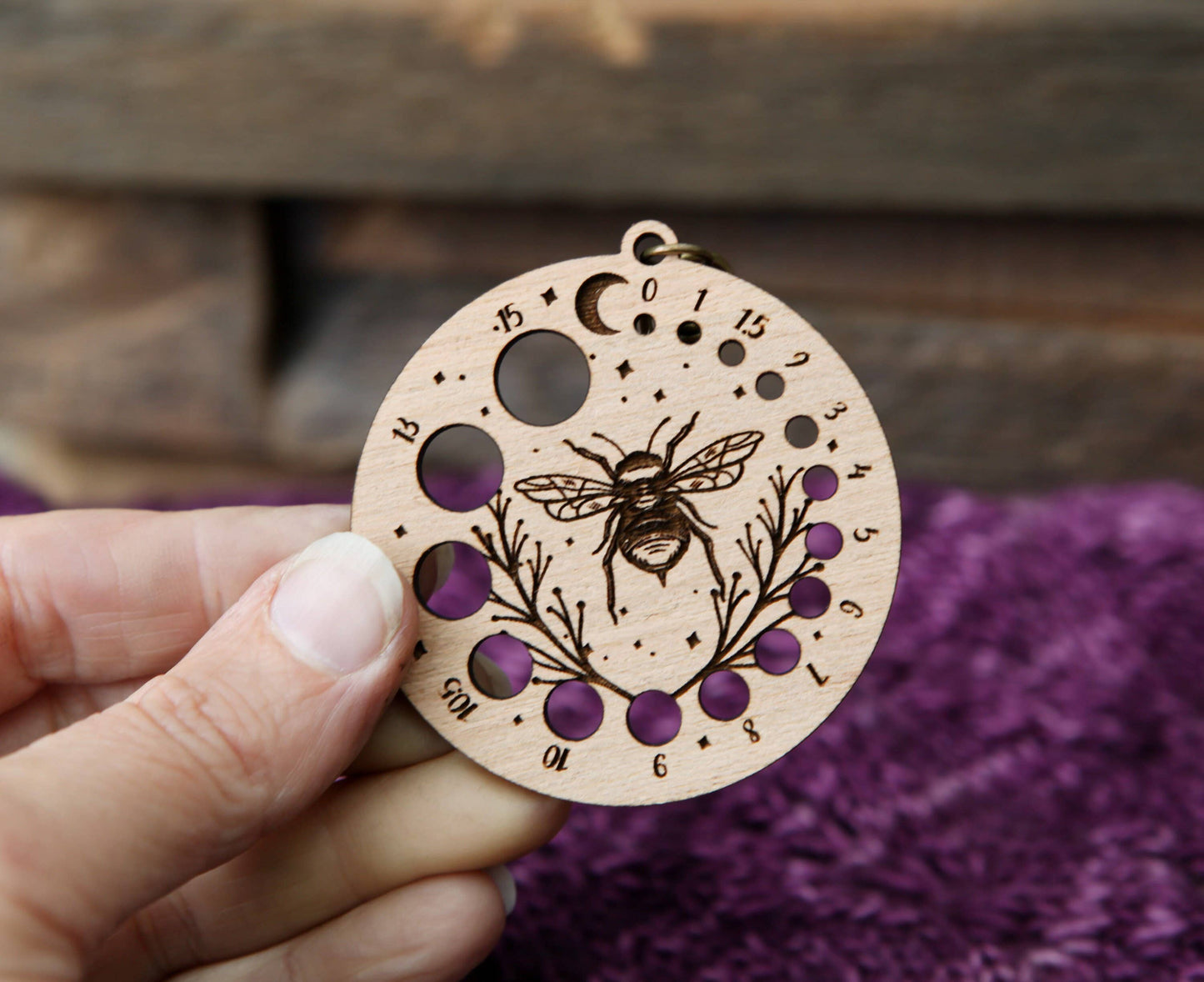Bee & Moon Knitting Needle Gauge