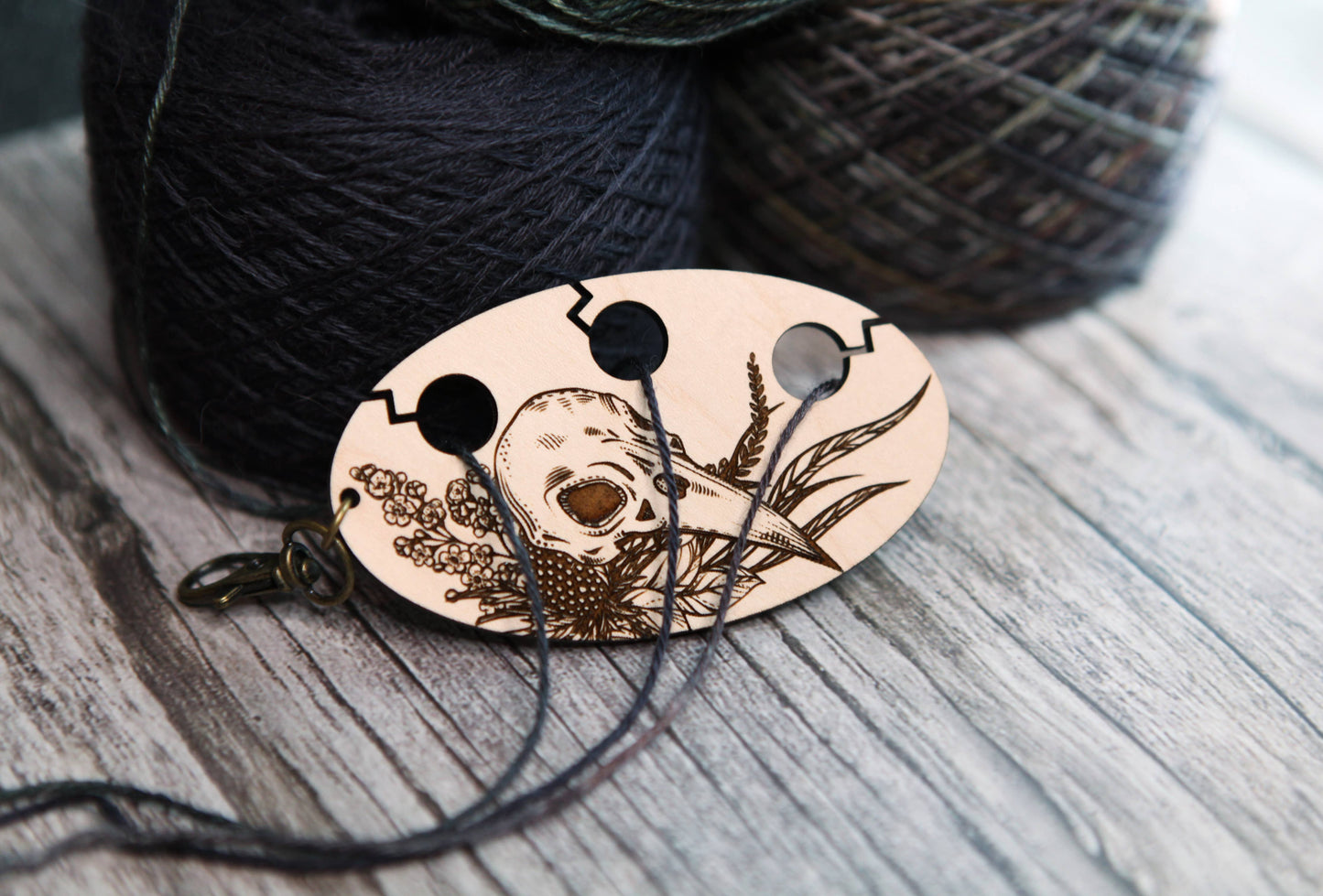 Raven Skull Yarn Separator