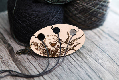 Raven Skull Yarn Separator