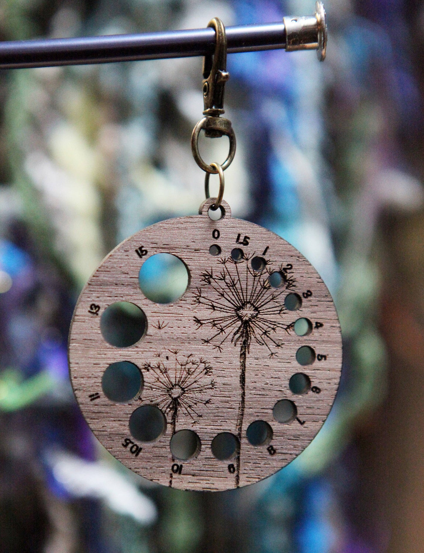 Dandelion Knitting Needle Gauge